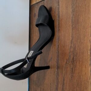 Steve Madden, black ankle strap 3" stilleto